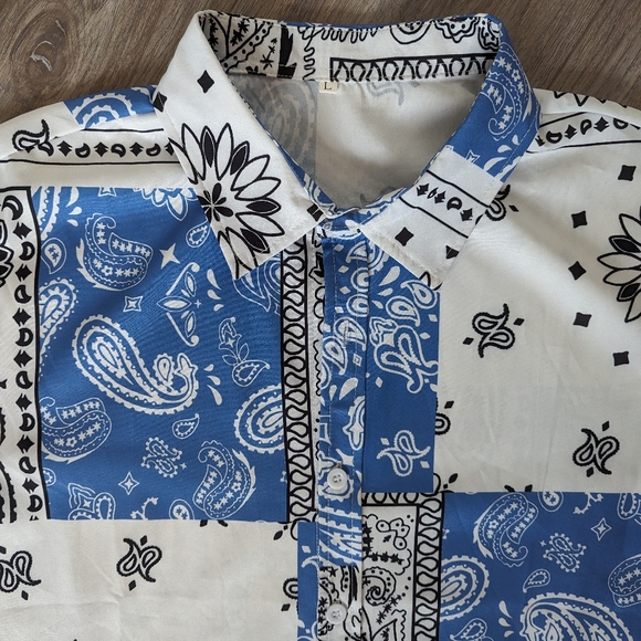 Men's Paisley Pattern Button Up resort shirt - Light Blue & White - size Large - Picture 7 of 9